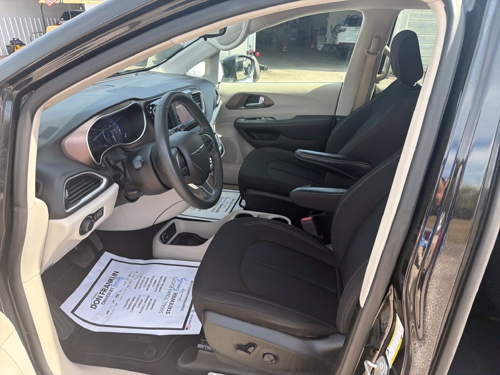 Used 2023 Black Chrysler LX image 13