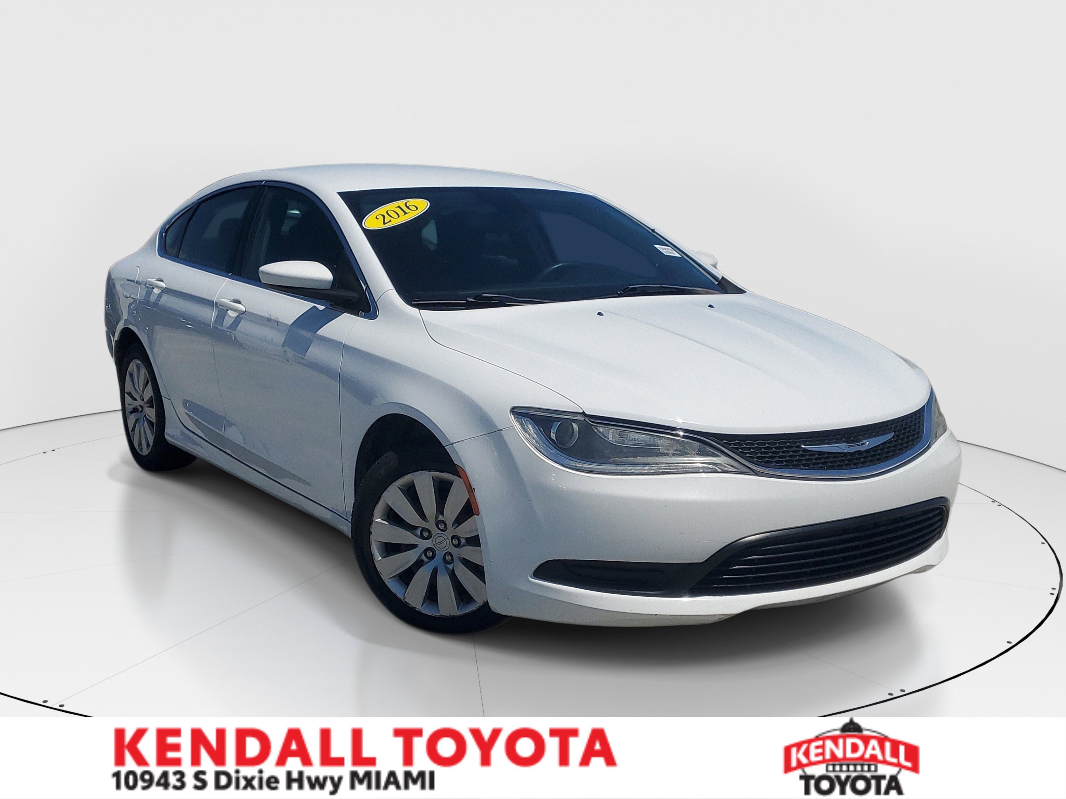 2016 Chrysler 200 LX's photo