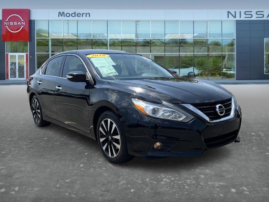 Used 2018 Super Black Nissan 2.5 SL image 3
