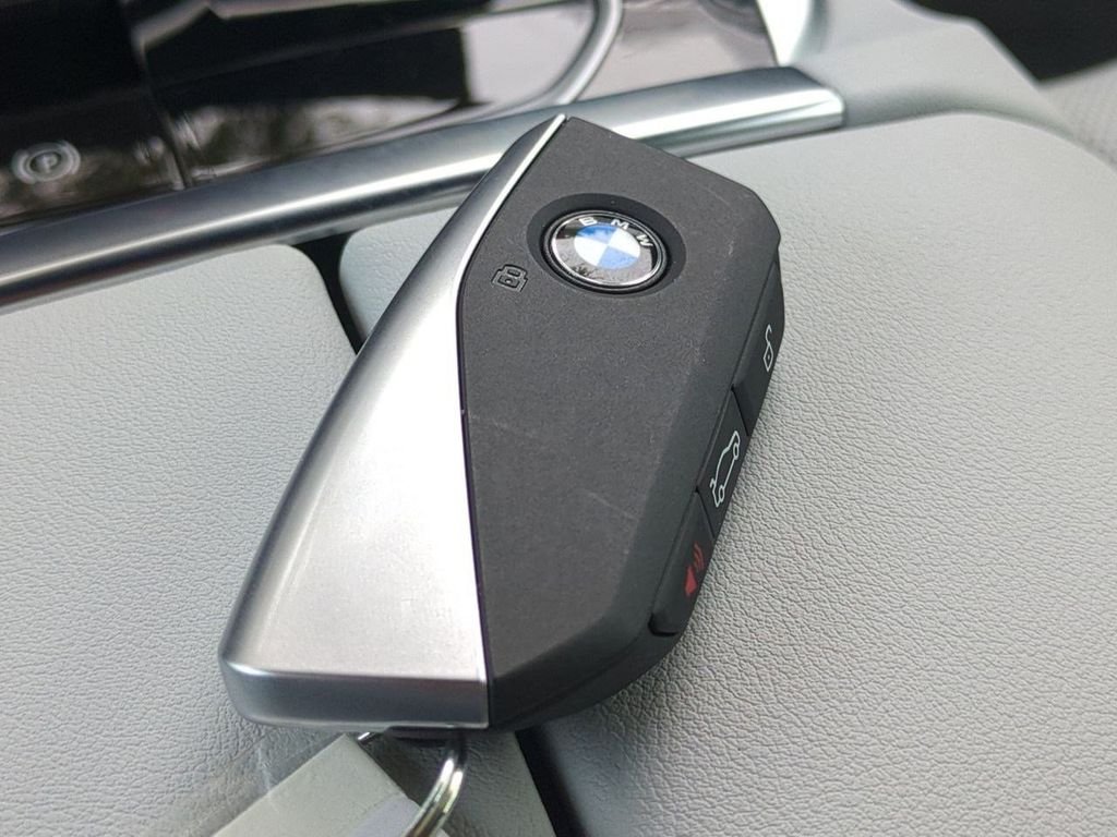 New 2026 Manhattan Green Metallic BMW xDrive40i image 29