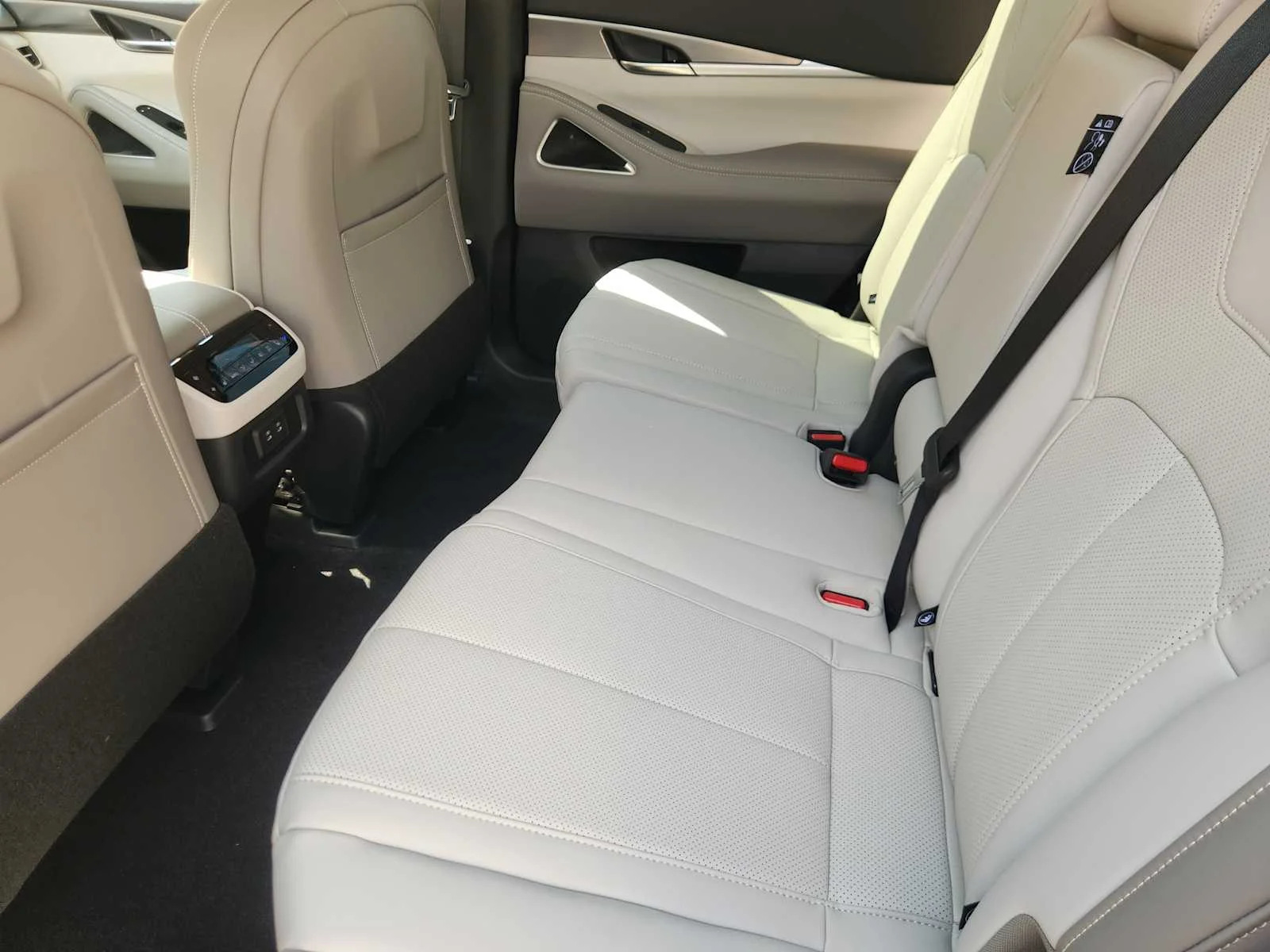 New 2027 MINERAL BLACK INFINITI Luxe AWD image 21