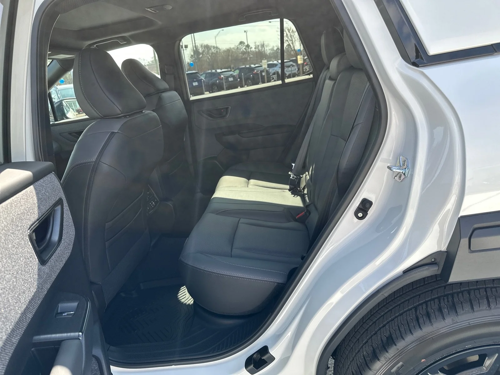 New 2026 CRYSTAL WHITE PEARL Subaru Limited image 10