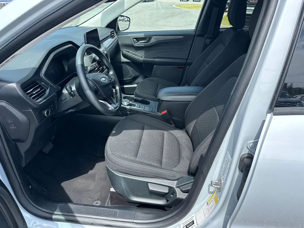 Used 2025 Silver Ford Active image 9