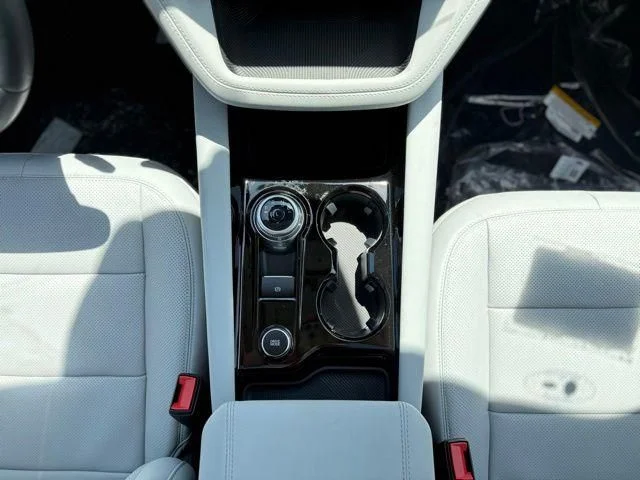 New 2026 Star White Metallic Tri-Coat Ford Platinum™ image 27