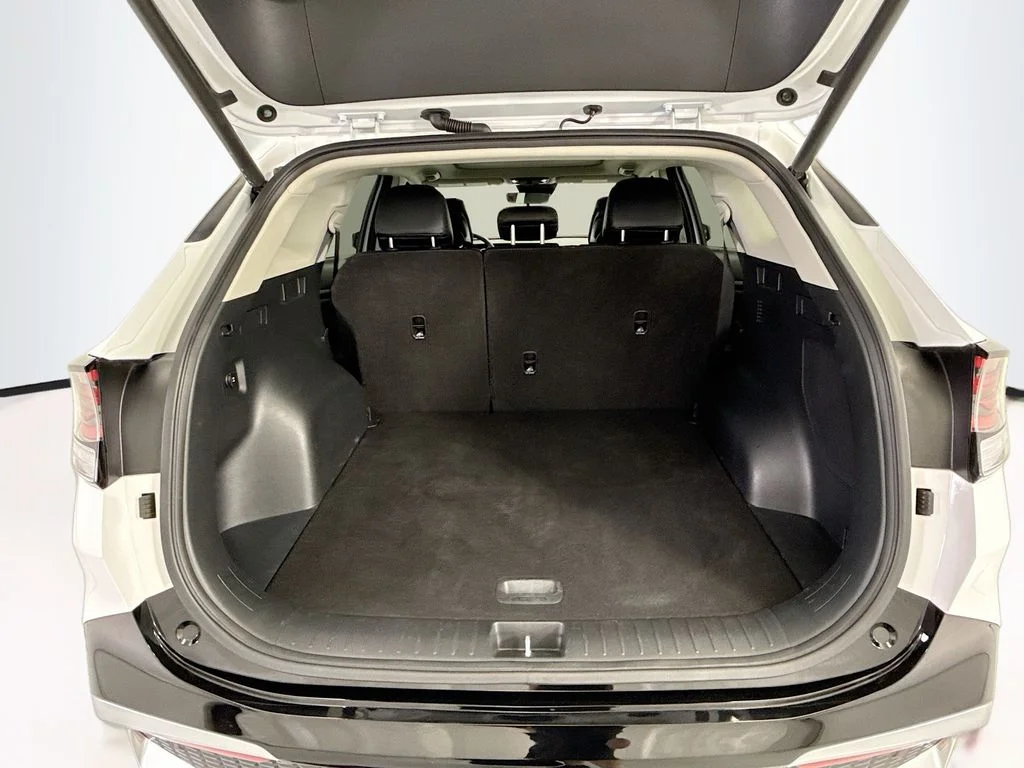 Used 2023 White Kia SX-Prestige image 27