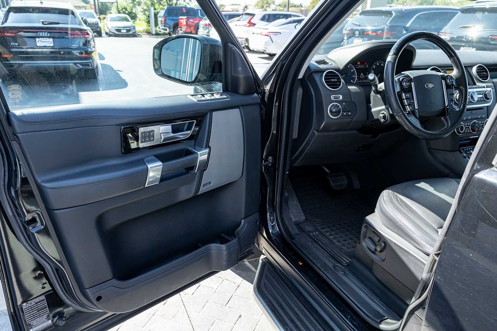 Used 2016 Santorini Black Metallic Land Rover HSE LUX Landmark Edition image 12