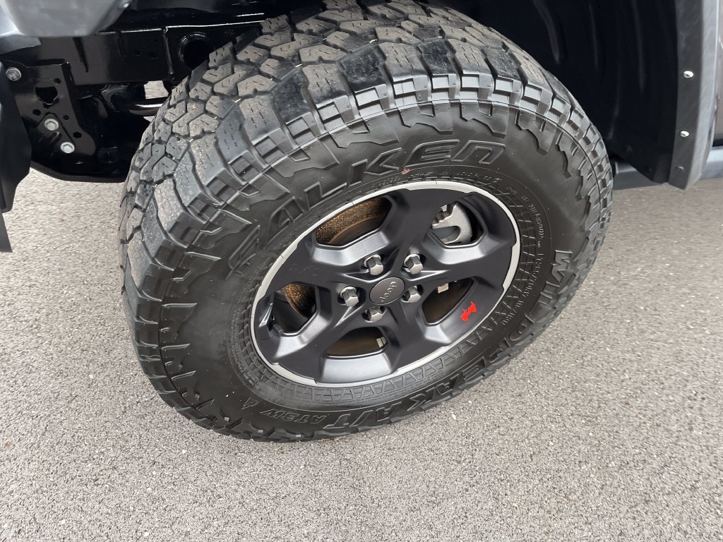 Used 2022 Gray Jeep Rubicon image 9
