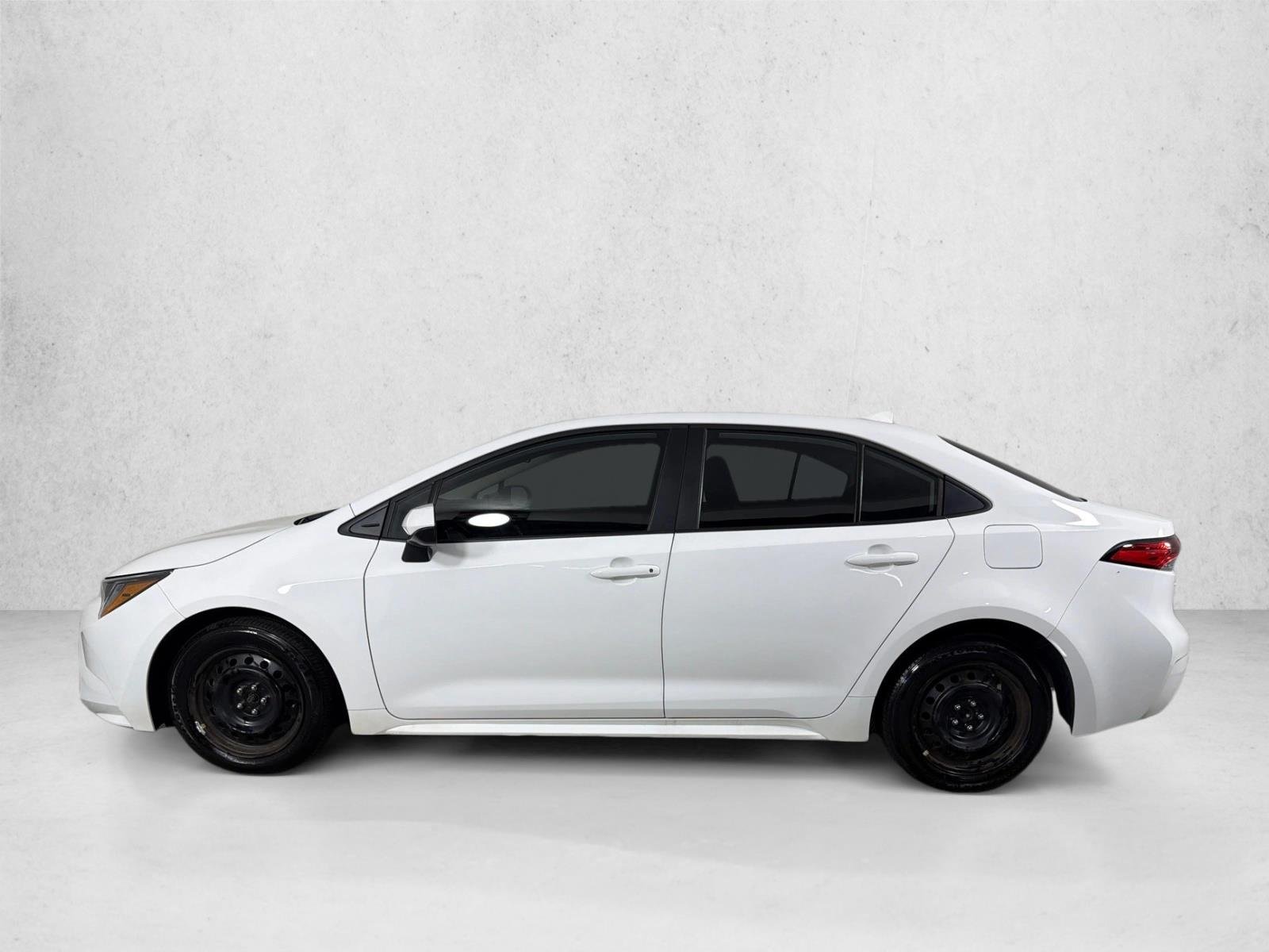 Used 2025 Ice Cap Toyota LE image 6