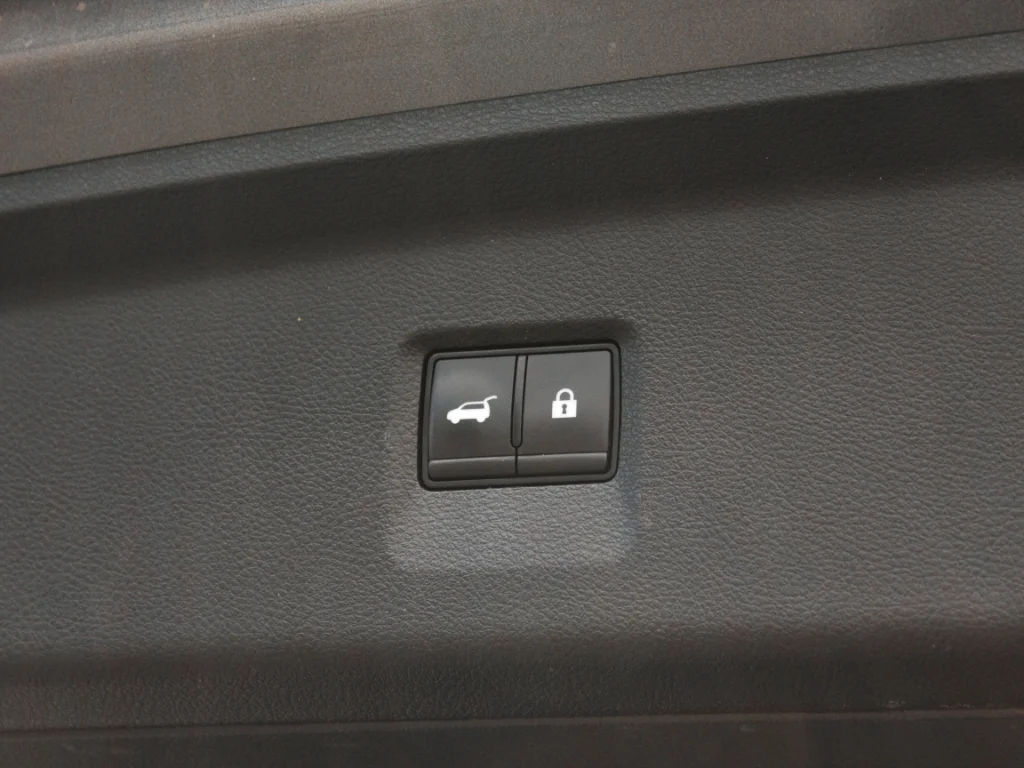 Used 2023  INFINITI Luxe image 26