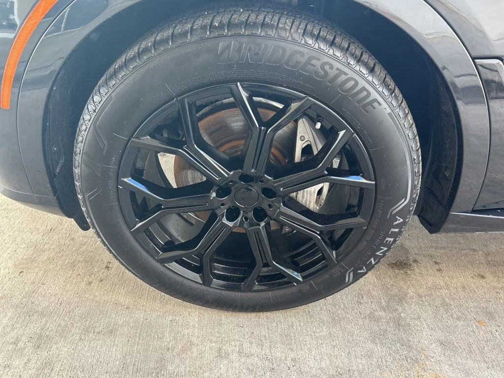 Used 2024 Black BMW xDrive40i image 18