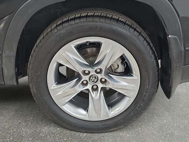 Used 2016 Black Toyota Limited Platinum V6 image 31