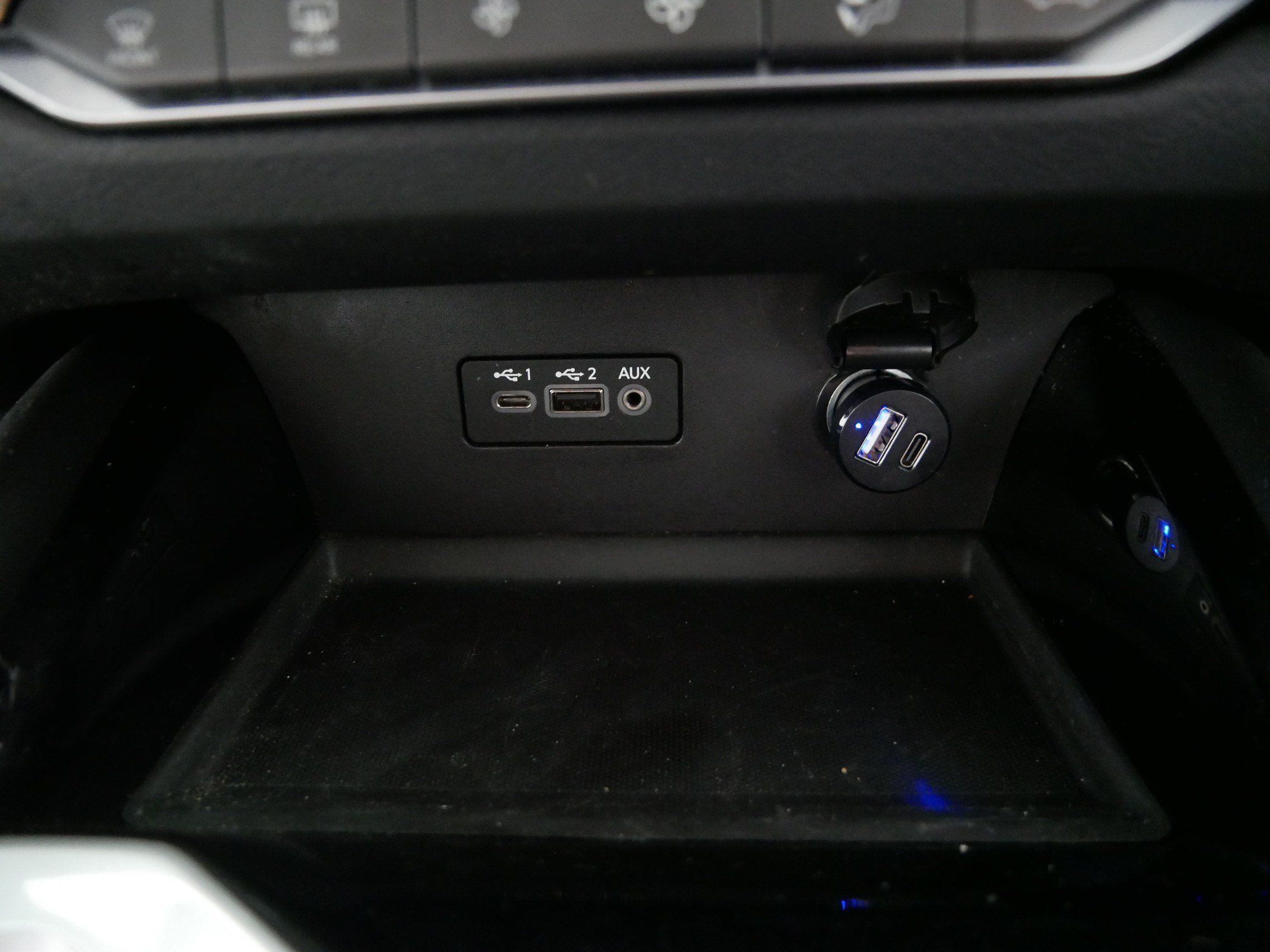 Used 2020 Super Black Nissan 2.0 Platinum image 30