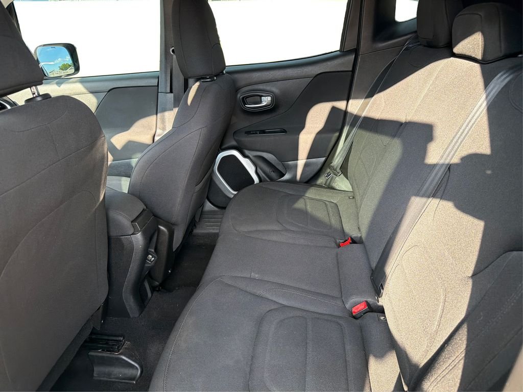 Used 2018 Granite Crystal Metallic Clearcoat Jeep Latitude image 11