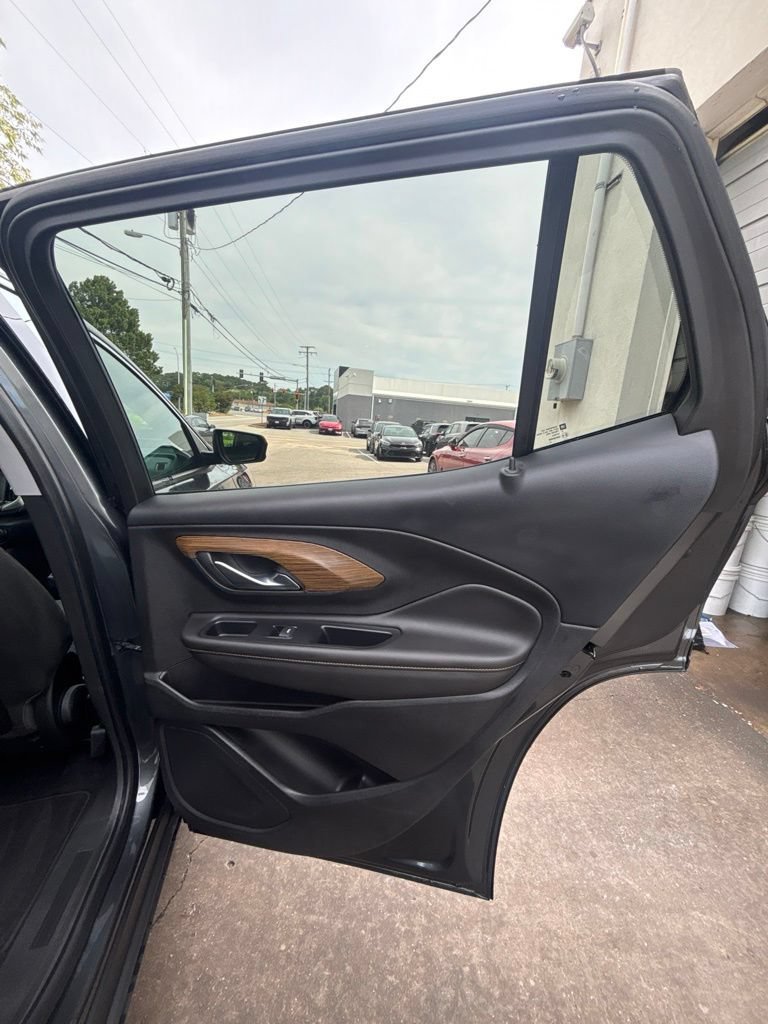 Used 2020 GRAPHITE GRAY METALLIC GMC SLE image 23