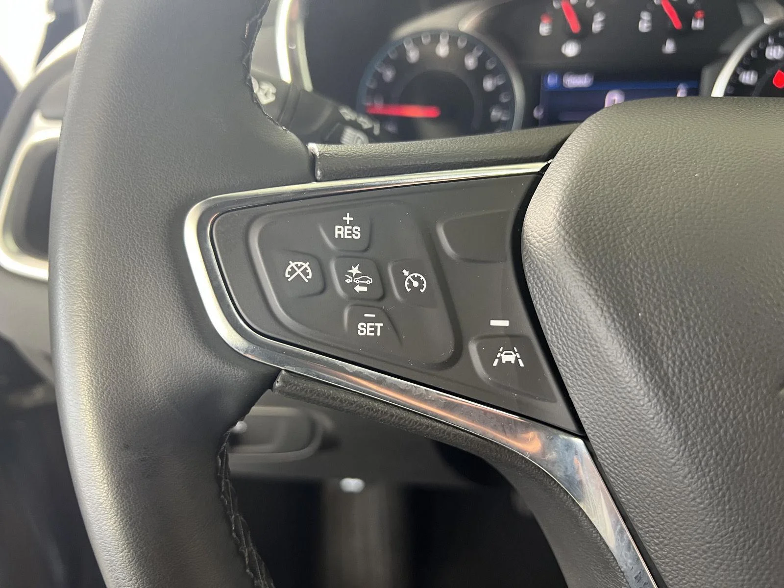 Used 2024 Lakeshore Blue Chevrolet LT image 9