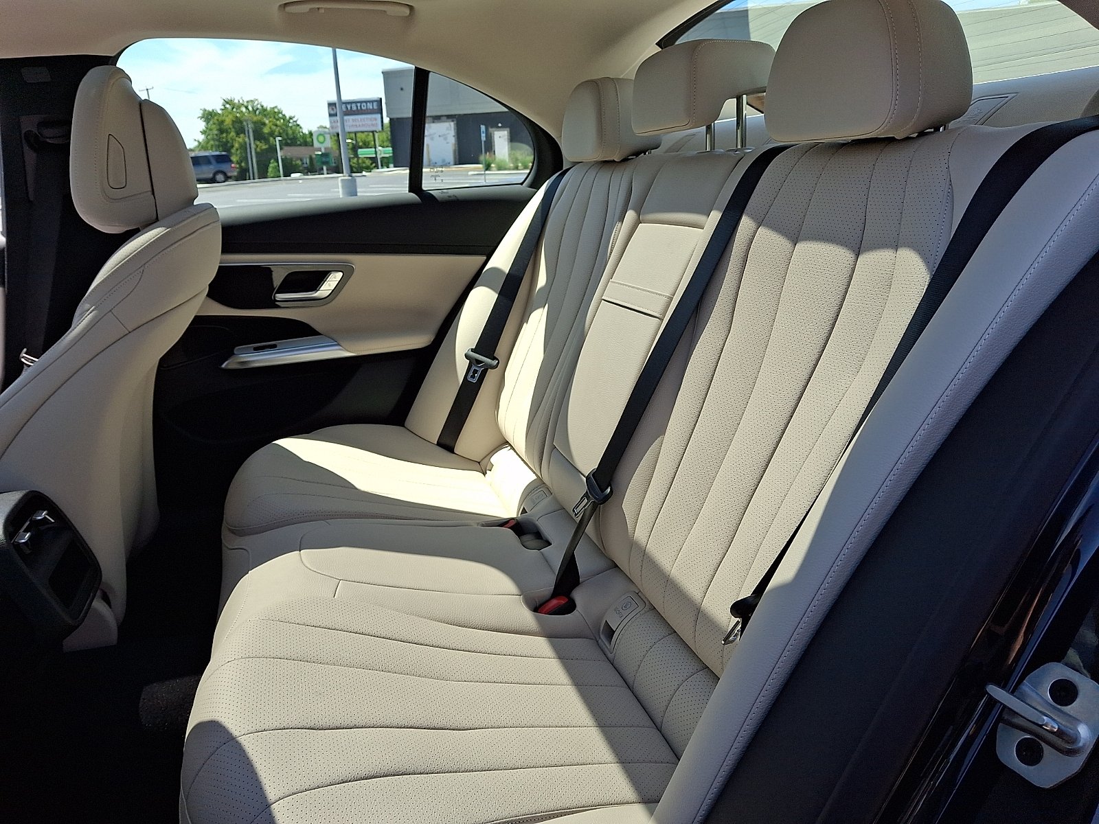 New 2027 Nautical Blue Metallic Mercedes-Benz E 350 image 8