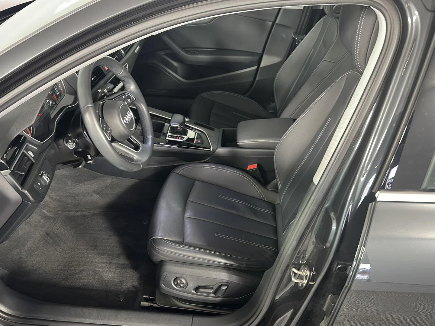 Used 2021 Manhattan Gray Metallic Audi Premium image 15