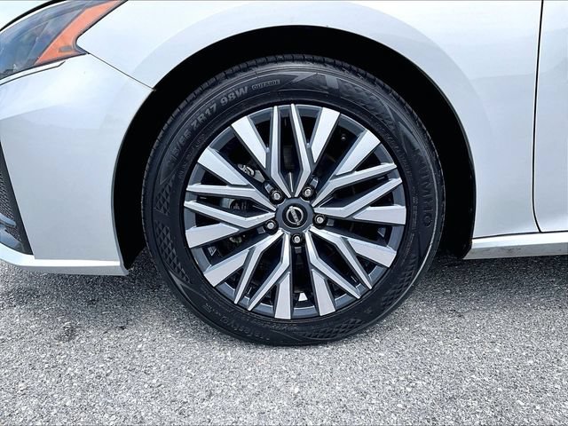 Used 2024 Brilliant Silver Metallic Nissan 2.5 SV image 7