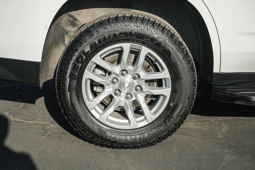 Used 2023 Summit White Chevrolet LT image 11
