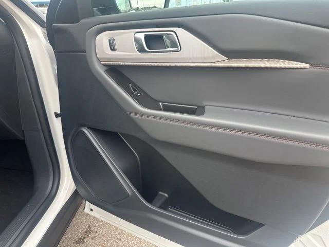New 2026 Star White Metallic Tri-Coat Ford Active image 11