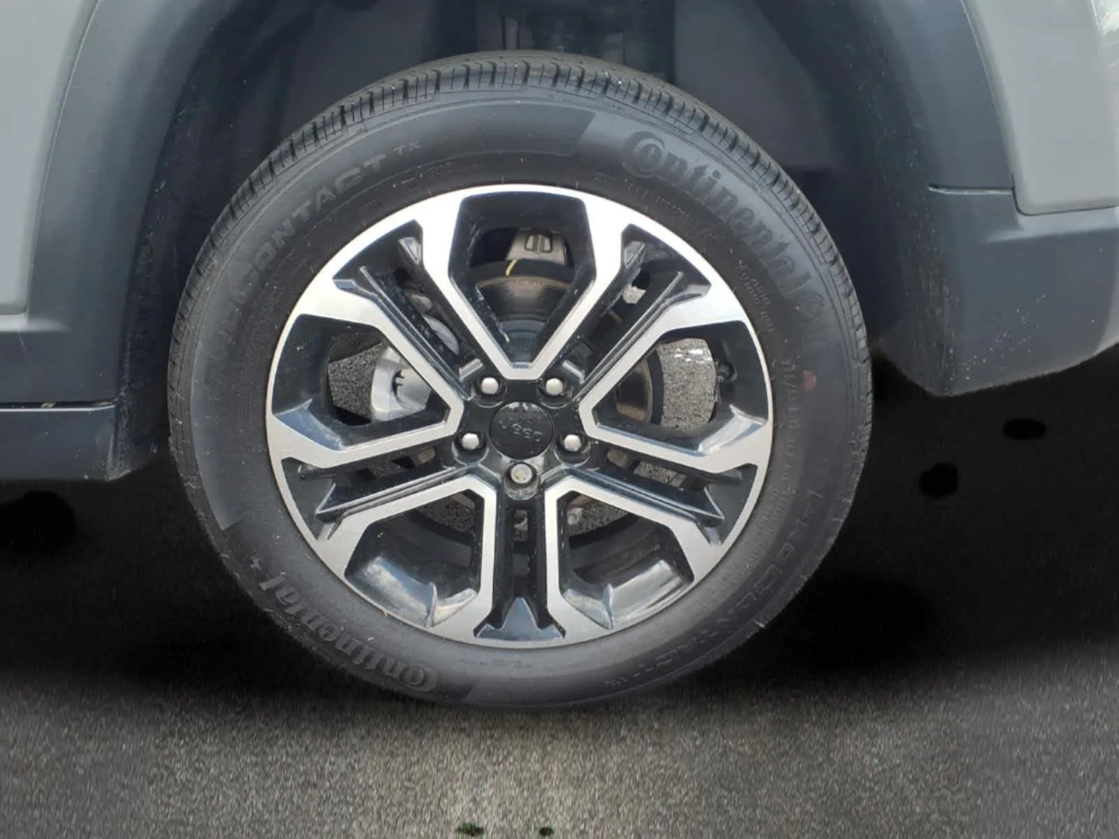 Used 2024 Sting-Gray Clearcoat Jeep Limited image 9