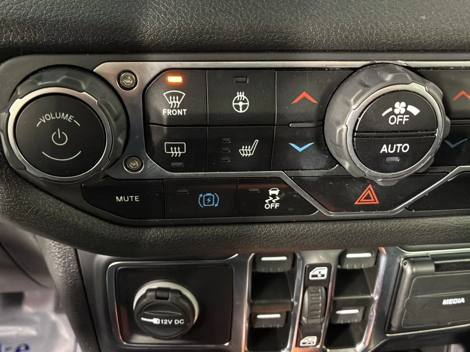 Used 2024 Bright White Clearcoat Jeep Sport S image 33