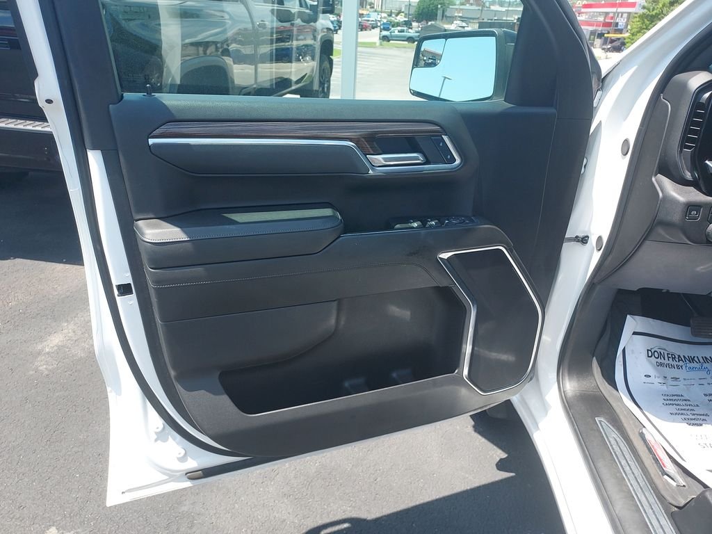 Used 2025 White Chevrolet RST image 11