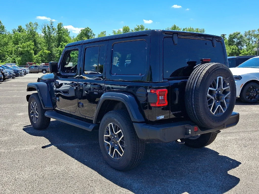 New 2026 Black Clear-Coat Exterior Paint Jeep Sahara image 6