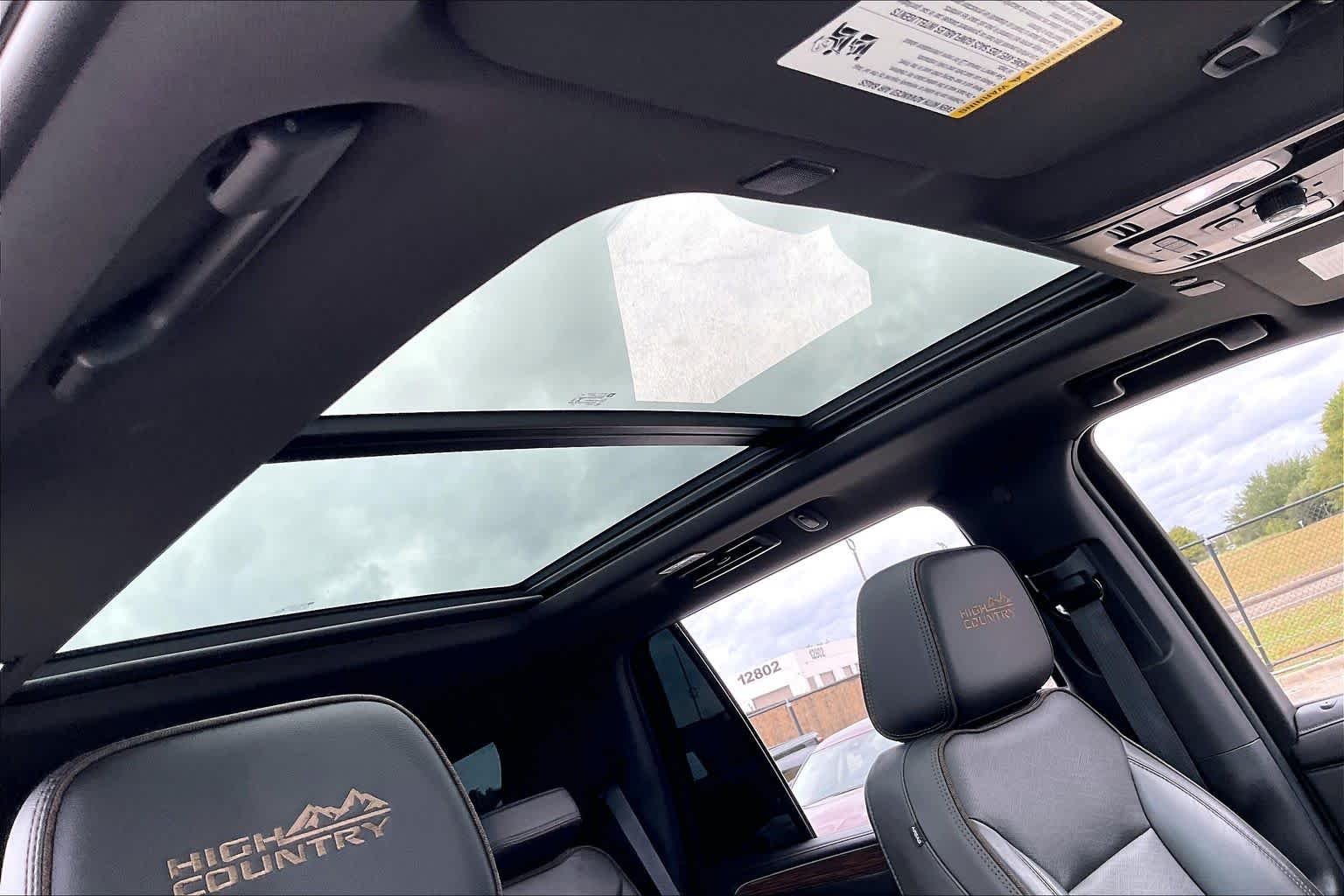 Used 2021 Iridescent Pearl Tricoat Chevrolet High Country image 14