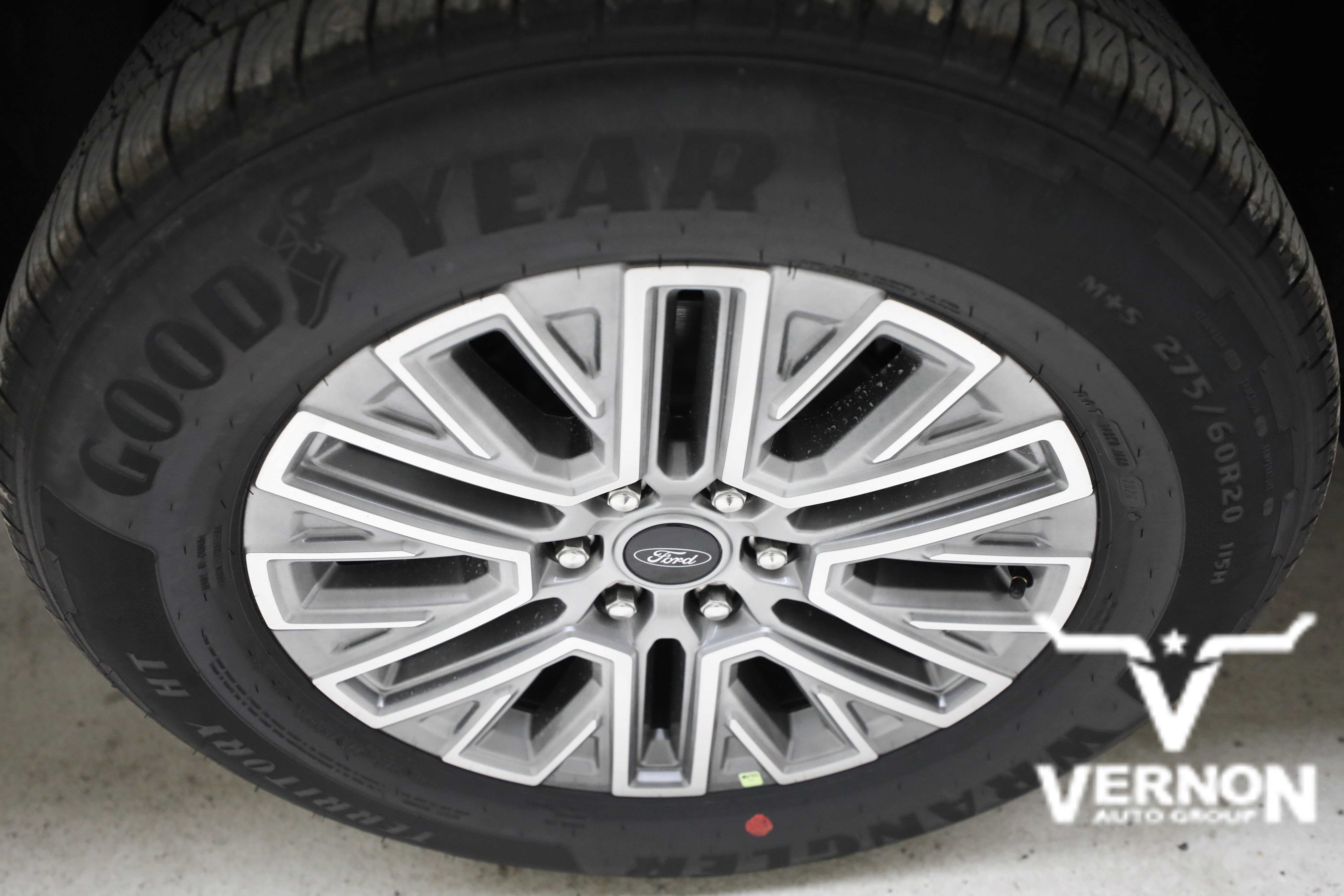 New 2027 Star White Metallic Tri-Coat Ford  image 31