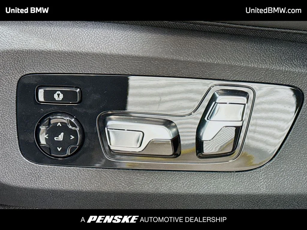 New 2026 Skyscraper Grey Metallic BMW xDrive50e image 4