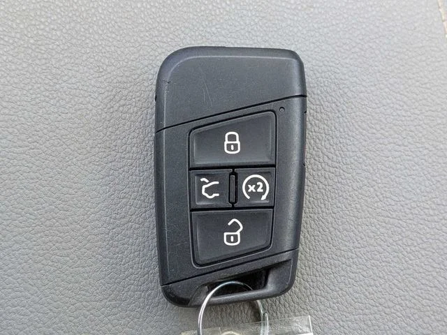 Used 2024 White Volkswagen 1.5T SE image 29
