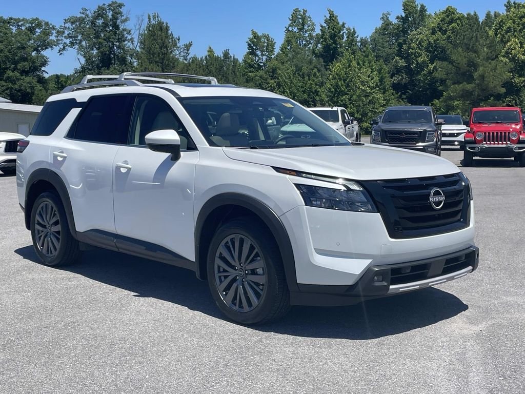 2025 Nissan Pathfinder SL 4WD's photo