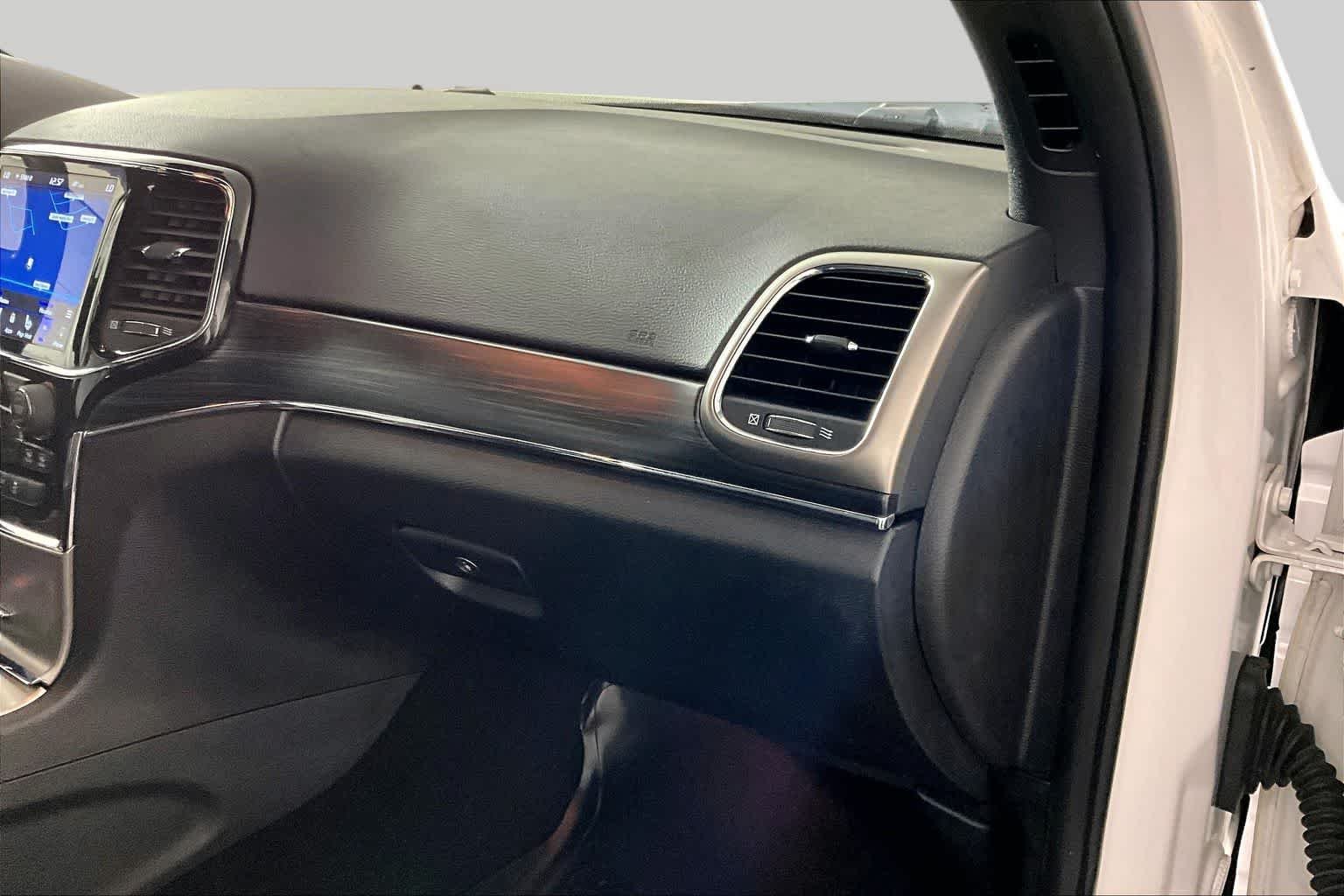 Used 2019 Bright White Clearcoat Jeep Limited image 18