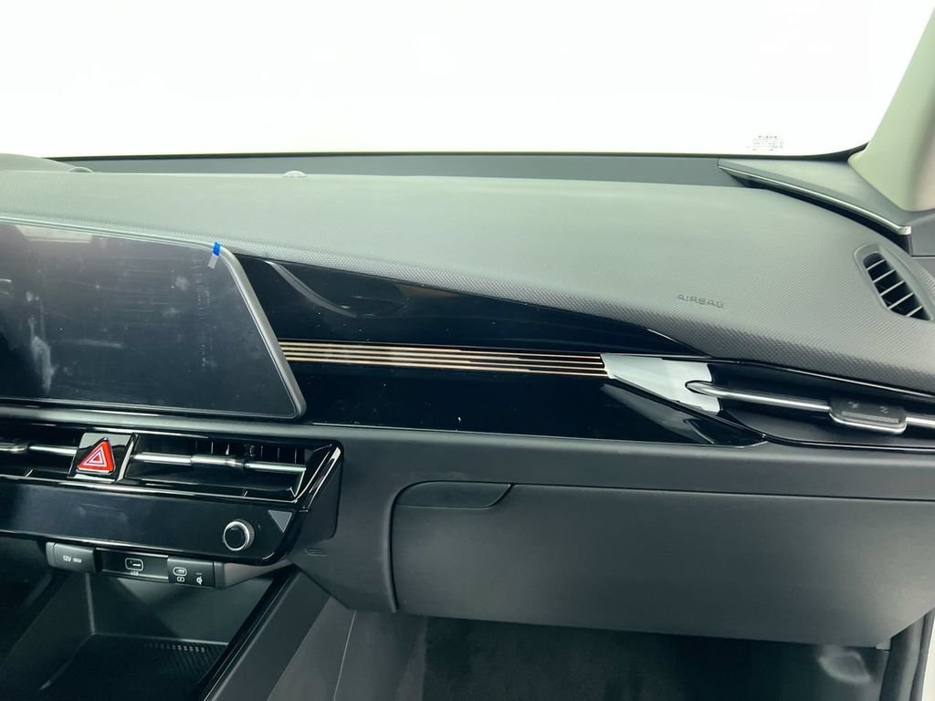 New 2026 Snow White Pearl Kia WIND image 31