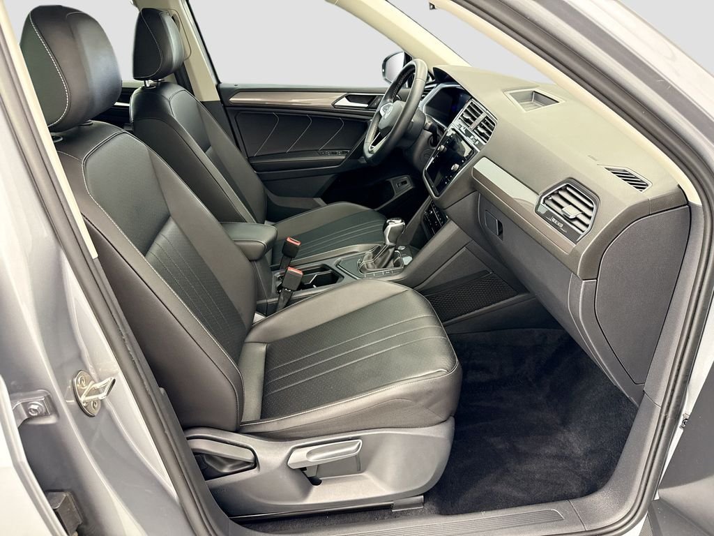 Used 2022 Pyrite Silver Metallic Volkswagen 2.0T SE image 18