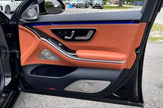 Used 2024 Brown Mercedes-Benz Maybach S 580 image 26