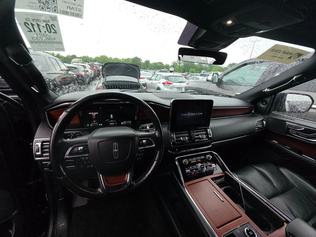 Used 2021 Black Lincoln Reserve image 6