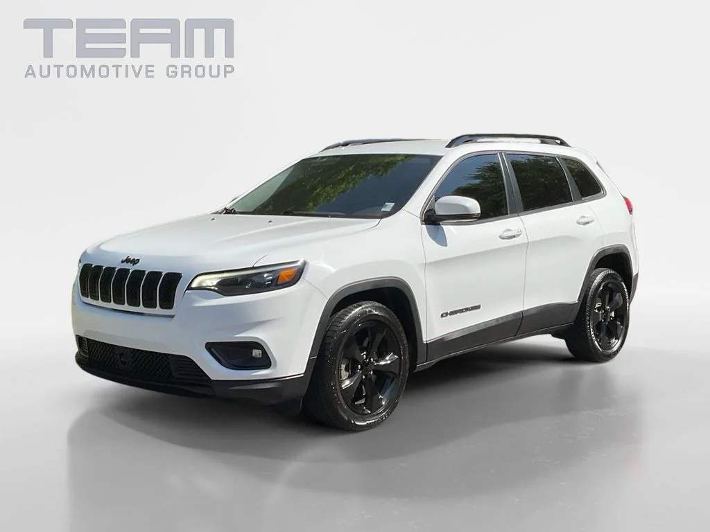 Used 2021 White Jeep Latitude Plus image 3
