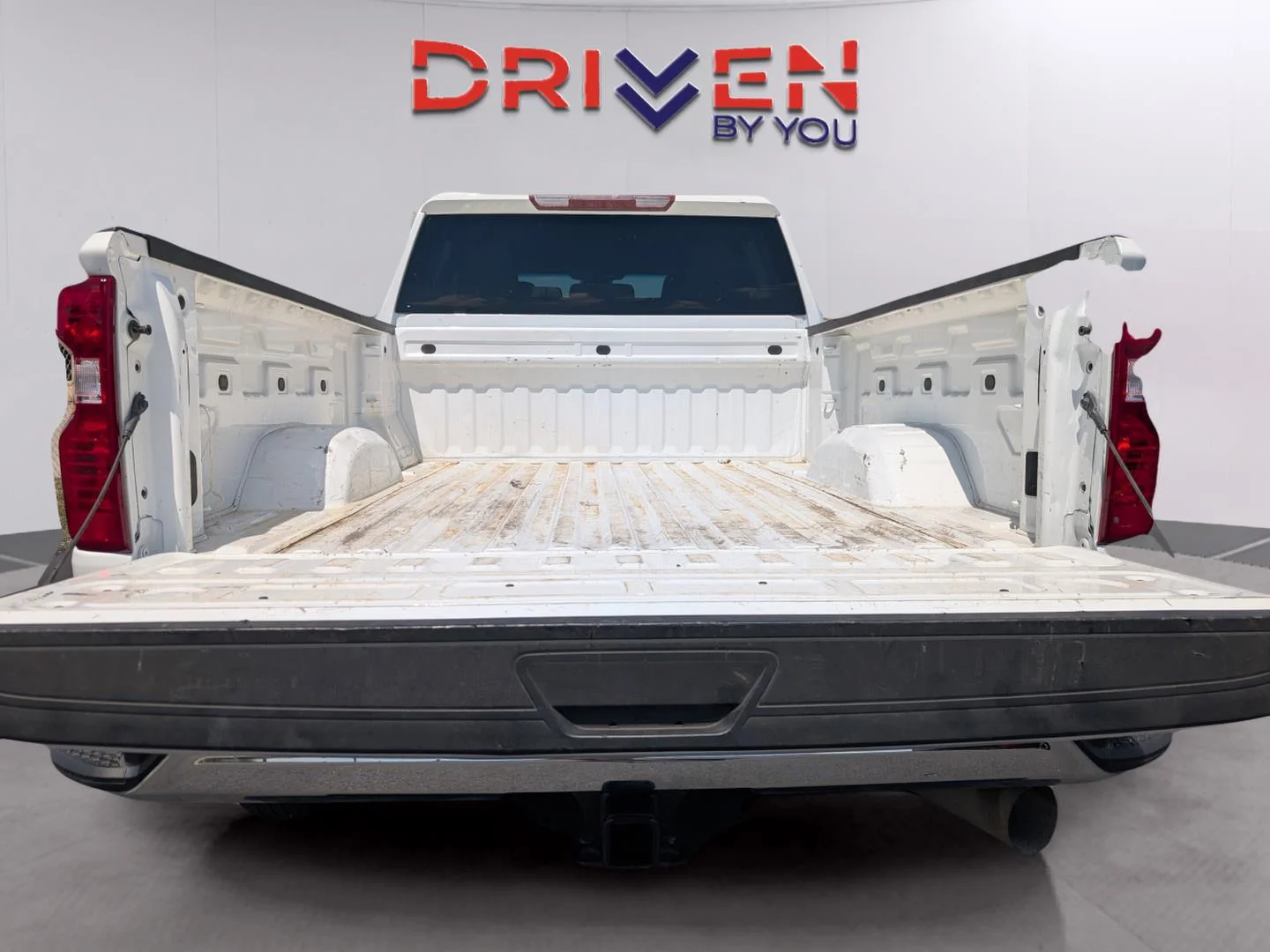 Used 2024 Summit White Chevrolet LT image 9