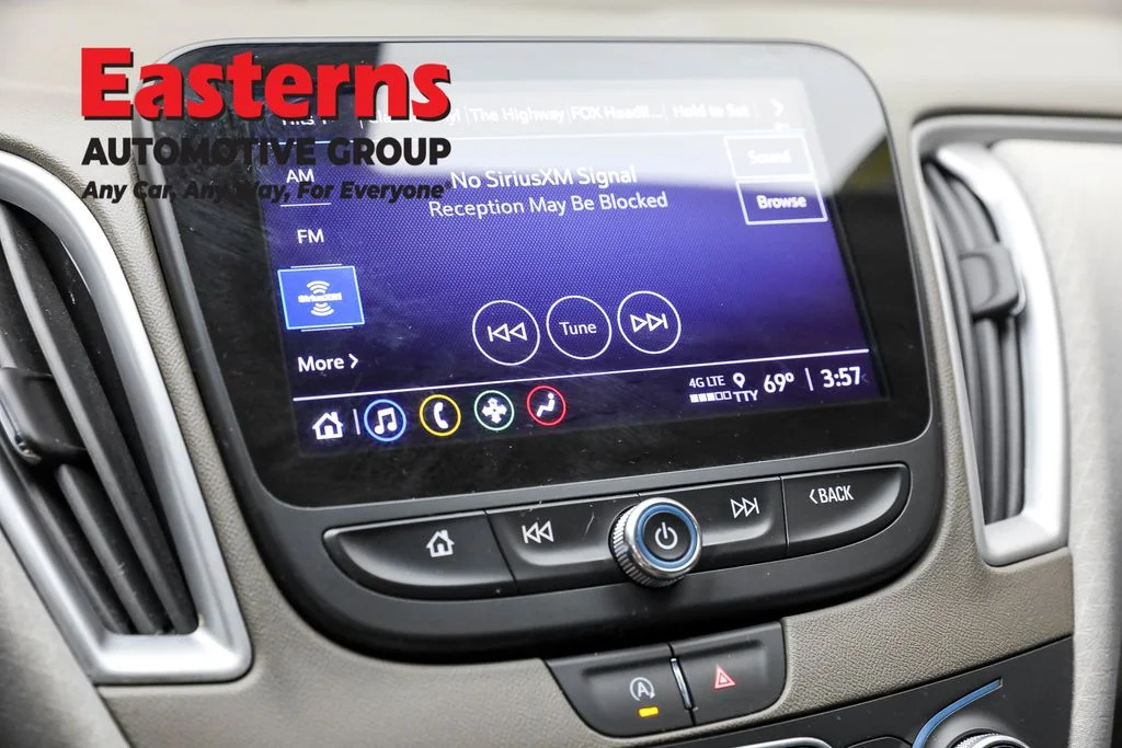 Used 2022 White Chevrolet LT image 19