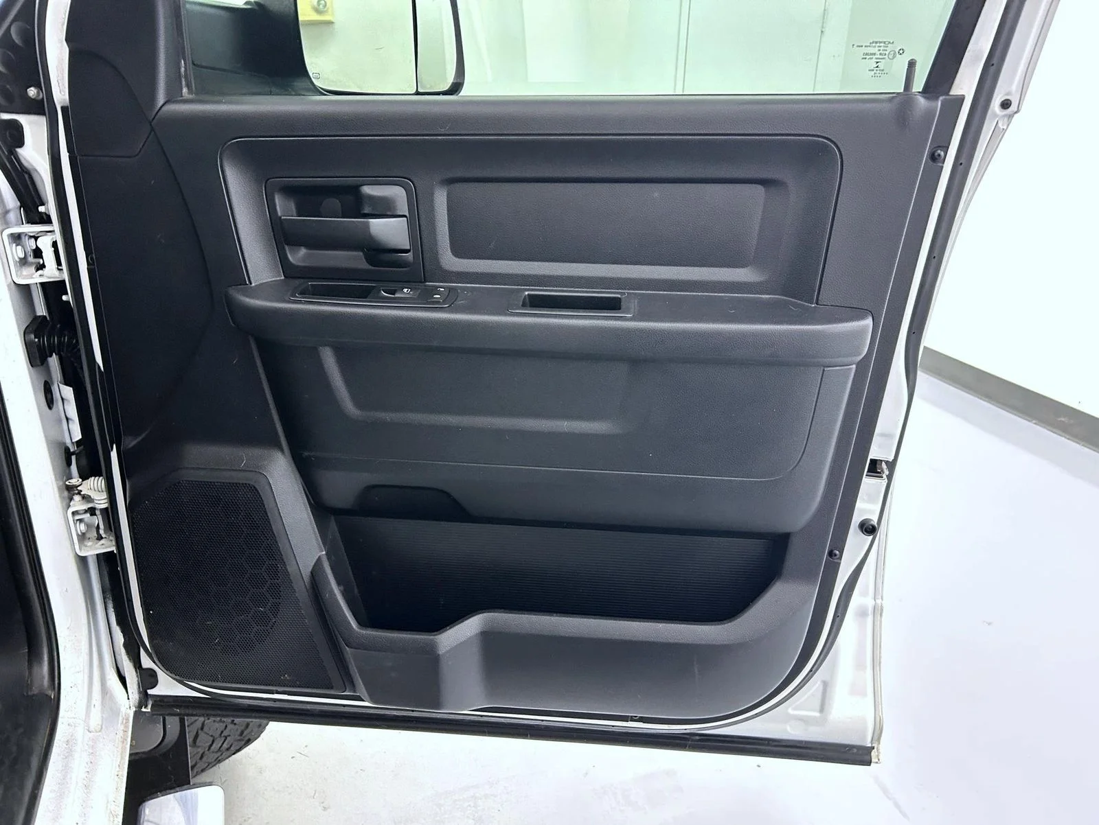Used 2015 White Ram Tradesman image 16