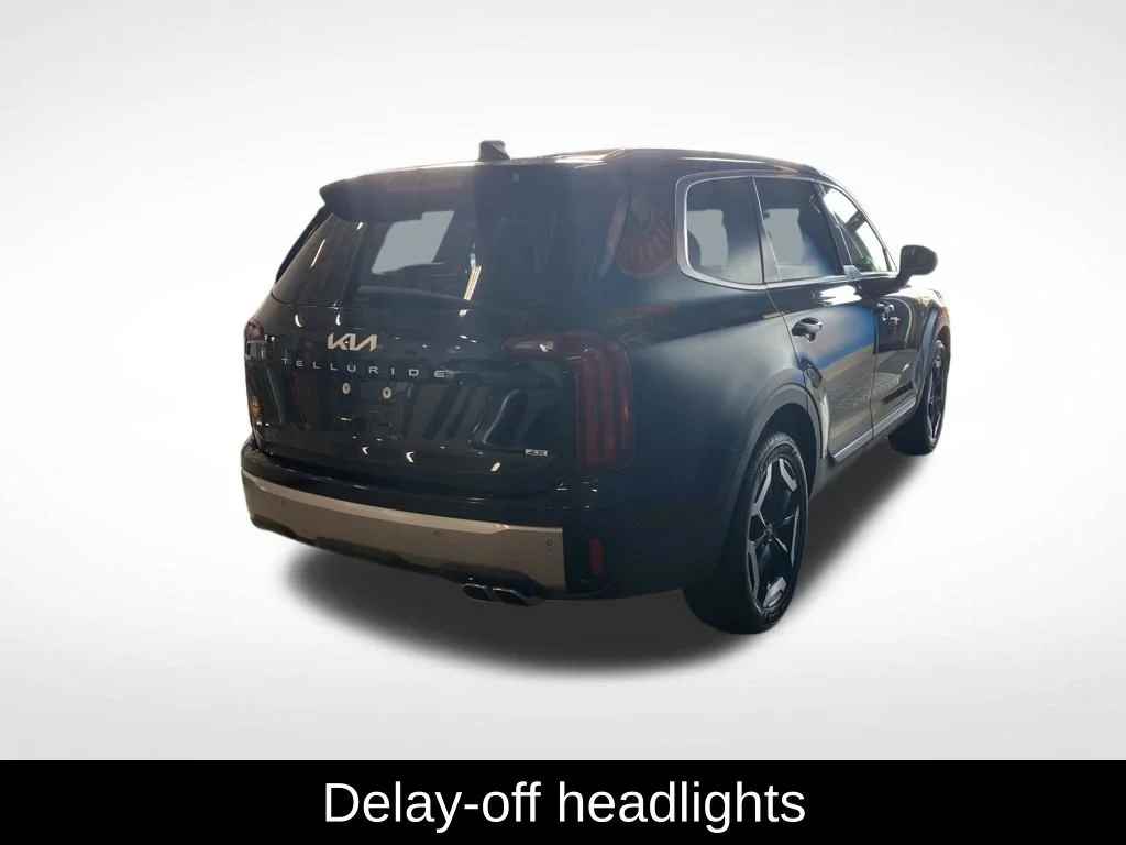 Used 2025 Black Kia S image 18