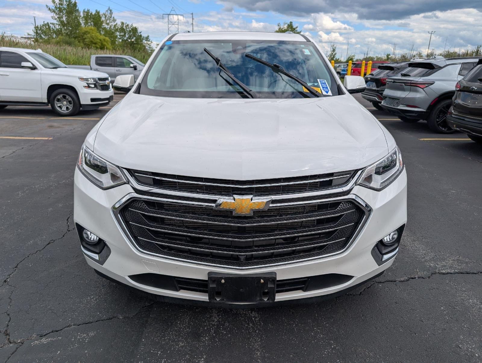 Used 2020 Iridescent Pearl Tricoat Chevrolet Premier image 2