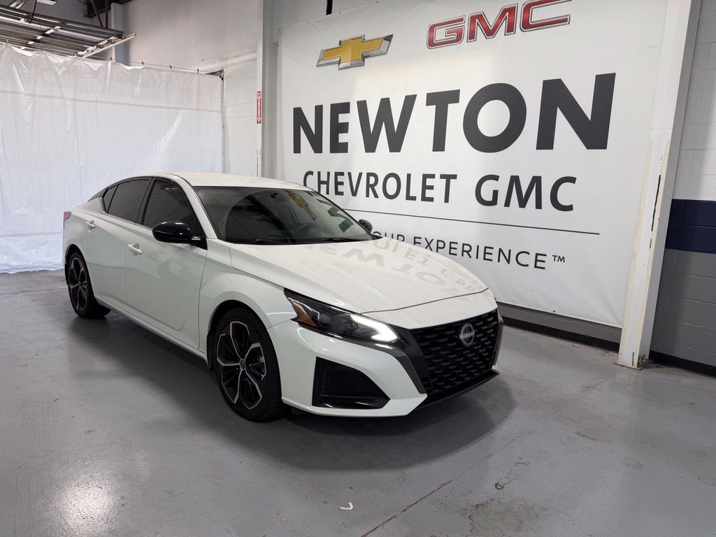 Used 2023 White Nissan 2.5 SR image 2