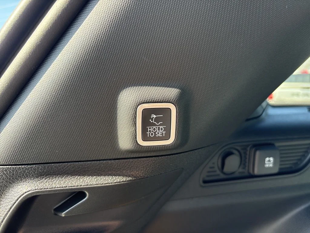 New 2026 Silver Zynith Jeep Laredo X image 30
