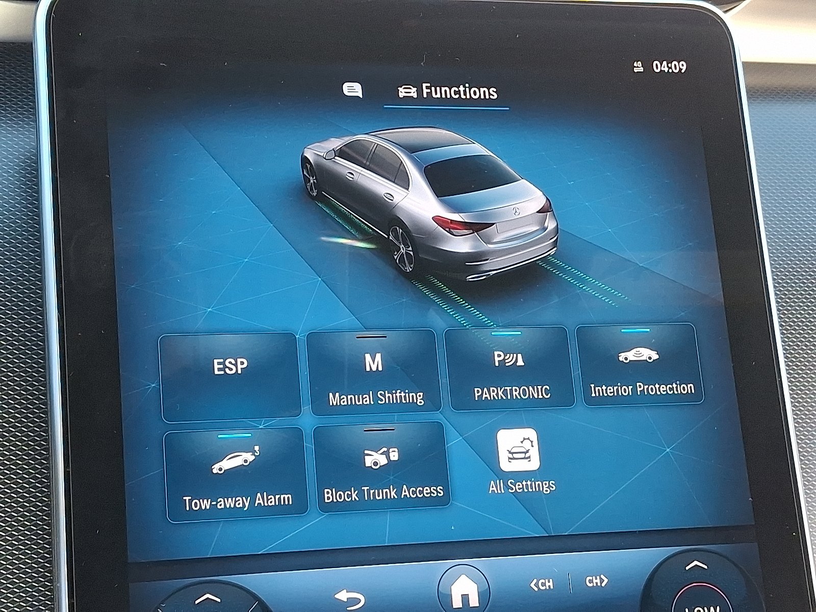 2025 Mercedes-Benz C-Class Sedan C 300 - Photo 24