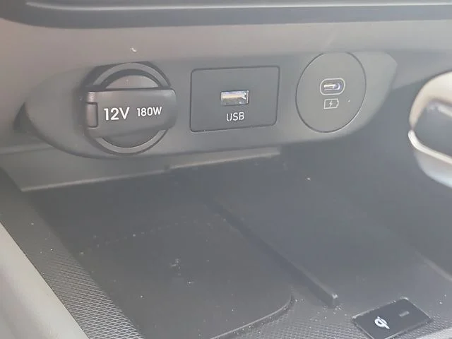 Used 2025  Hyundai SEL Convenience image 25