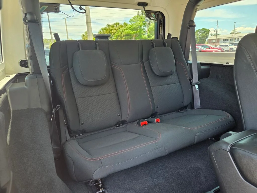 Used 2022 Gray Jeep Rubicon image 18