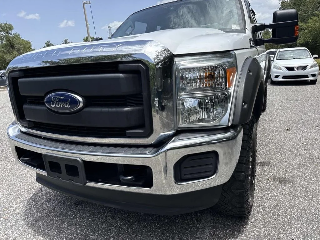 Used 2016 White Ford XL image 9